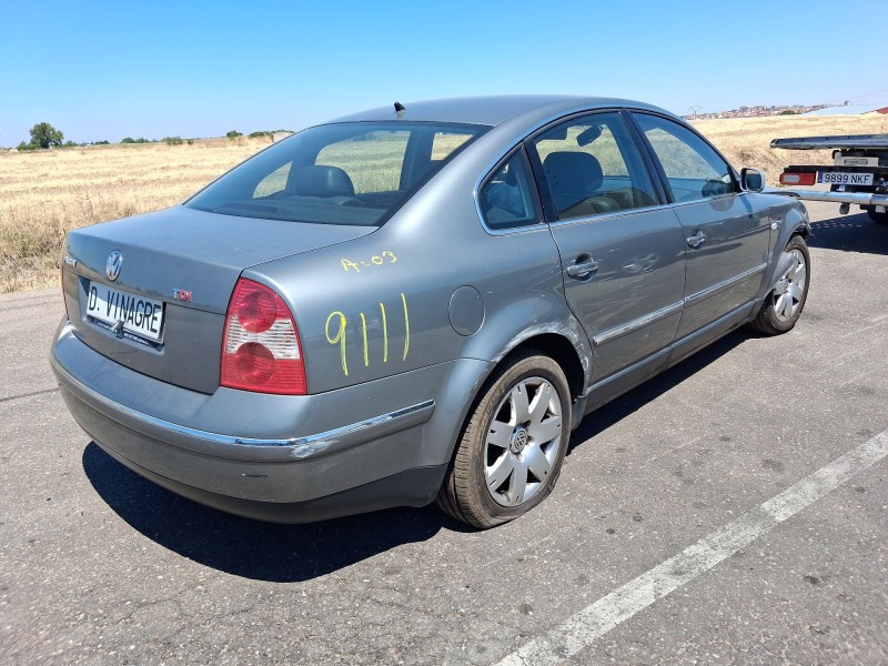 volkswagen passat b5.5 variant (3b6) del año 2000
