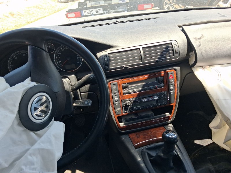volkswagen passat b5.5 variant (3b6) del año 2000