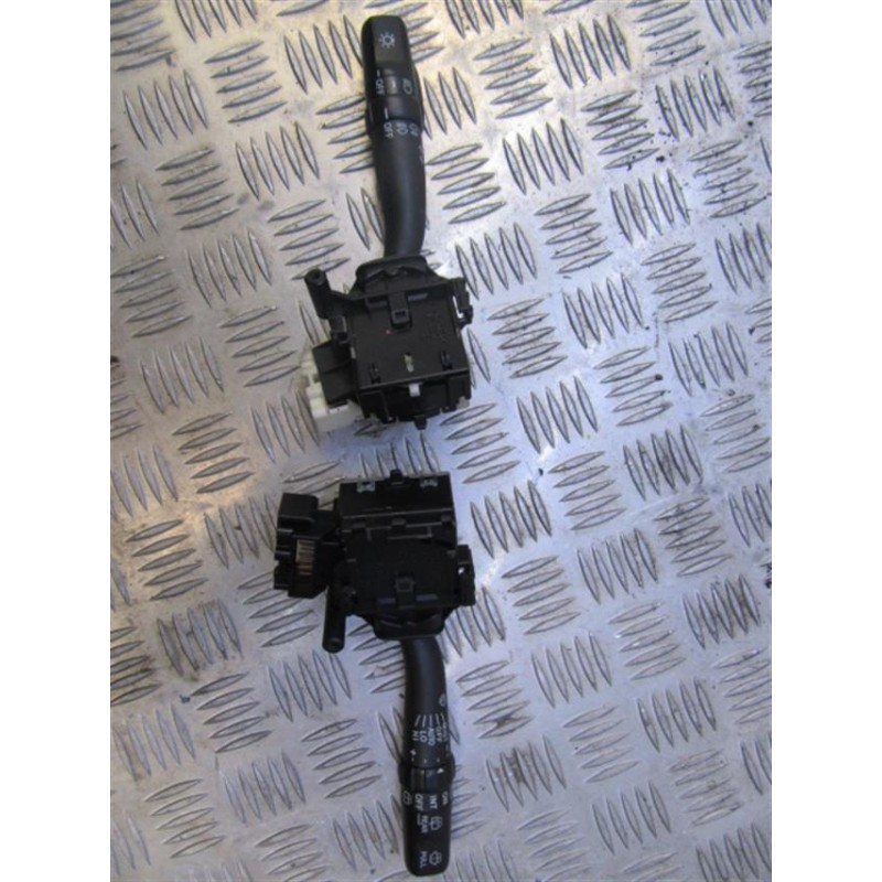Recambio de mando luces y limpias : toyota avensis : 2.0 g (146,84cv) [2005] para toyota avensis 2.0 g referencia OEM IAM 846520