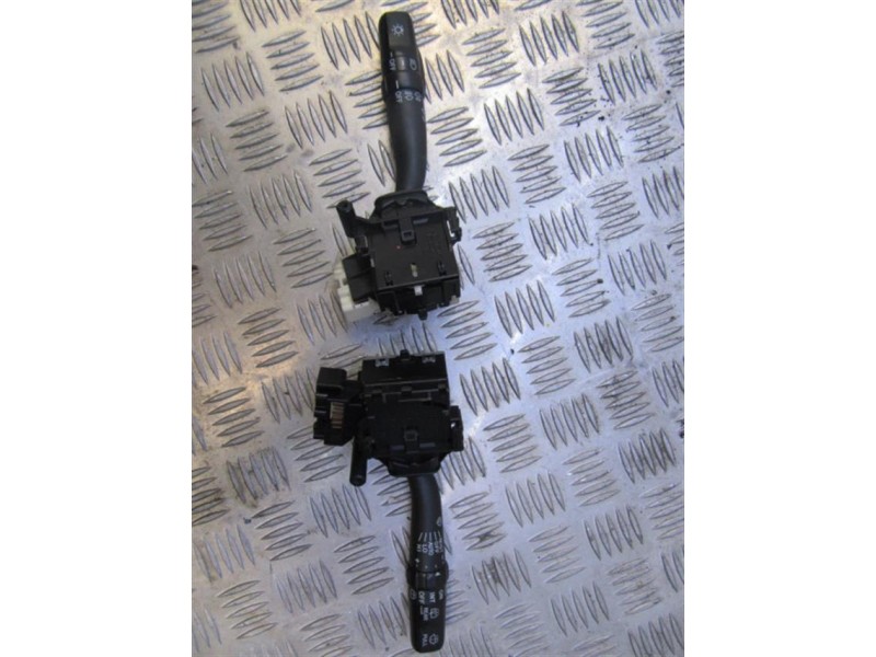 Recambio de mando luces y limpias : toyota avensis : 2.0 g (146,84cv) [2005] para toyota avensis 2.0 g referencia OEM IAM 846520