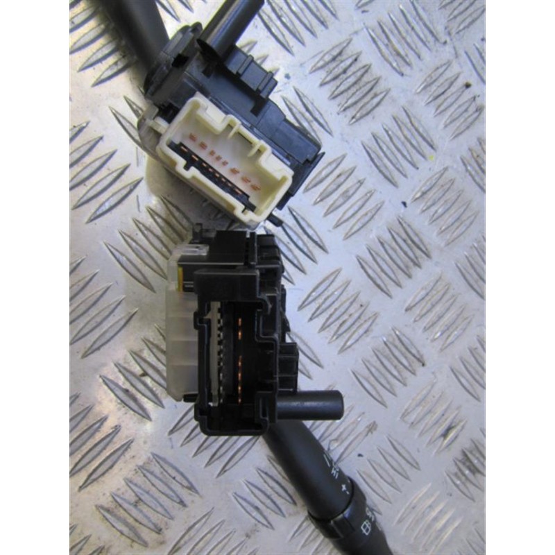 Recambio de mando luces y limpias : toyota avensis : 2.0 g (146,84cv) [2005] para toyota avensis 2.0 g referencia OEM IAM 846520