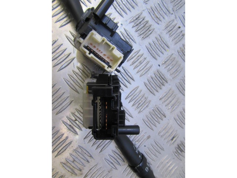 Recambio de mando luces y limpias : toyota avensis : 2.0 g (146,84cv) [2005] para toyota avensis 2.0 g referencia OEM IAM 846520