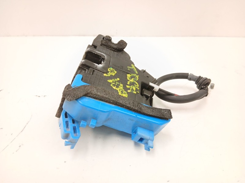 Recambio de cerradura puerta trasera derecha para kia cee´d (jd) 1.4 crdi 90 referencia OEM IAM 81420A2000  