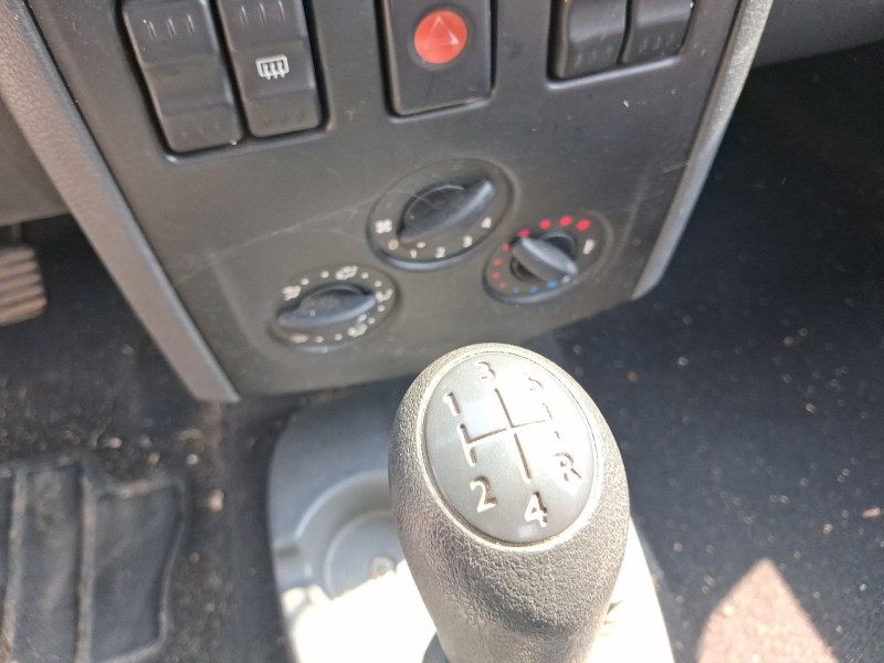 dacia logan (ls_) del año 2004