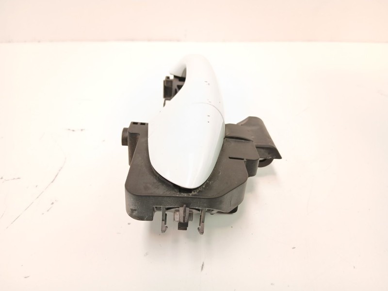 Recambio de manilla delantera derecha para kia cee´d (jd) 1.4 crdi 90 referencia OEM IAM 82665A2000  