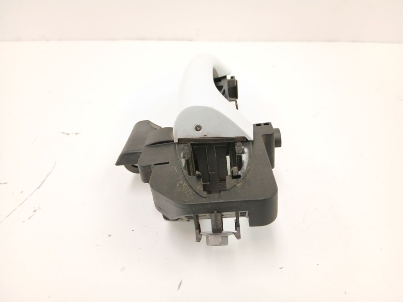 Recambio de manilla delantera izquierda para kia cee´d (jd) 1.4 crdi 90 referencia OEM IAM 82655A2000  