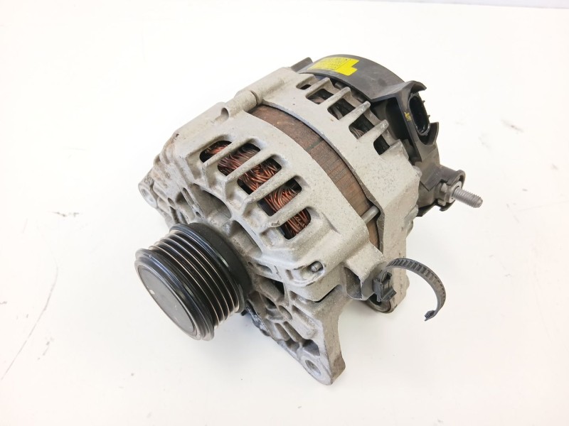 Recambio de alternador para kia cee´d (jd) 1.4 crdi 90 referencia OEM IAM 373002A850 2611067 
