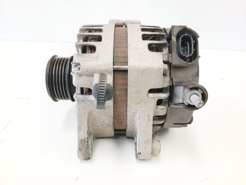 Recambio de alternador para kia cee´d (jd) 1.4 crdi 90 referencia OEM IAM 373002A850 2611067 