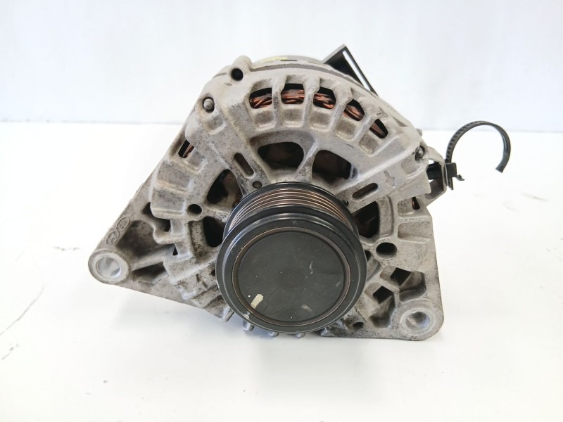 Recambio de alternador para kia cee´d (jd) 1.4 crdi 90 referencia OEM IAM 373002A850 2611067 