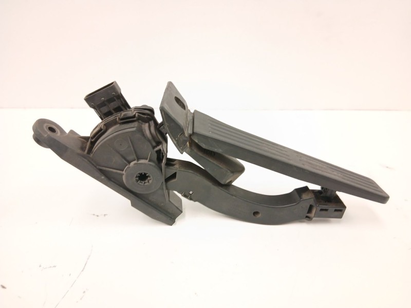 Recambio de potenciometro aceleracion para kia cee´d (jd) 1.4 crdi 90 referencia OEM IAM 32700A6100  