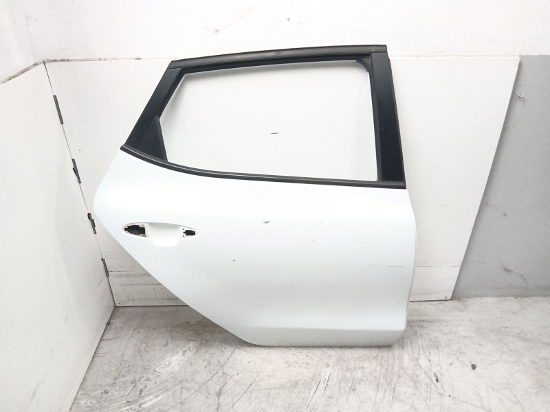 Recambio de puerta trasera derecha para kia cee´d (jd) 1.4 crdi 90 referencia OEM IAM 77004A2000  