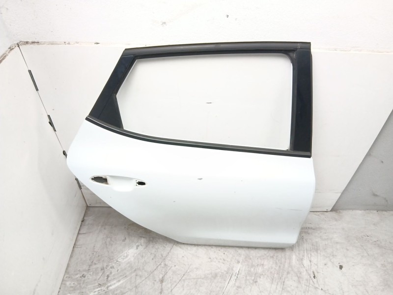 Recambio de puerta trasera derecha para kia cee´d (jd) 1.4 crdi 90 referencia OEM IAM 77004A2000  