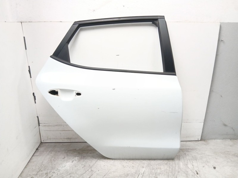 Recambio de puerta trasera derecha para kia cee´d (jd) 1.4 crdi 90 referencia OEM IAM 77004A2000  