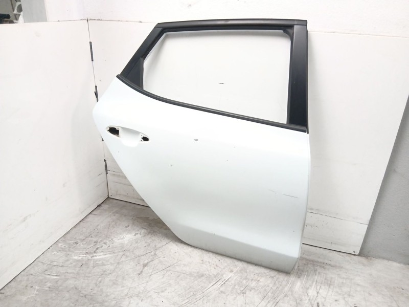 Recambio de puerta trasera derecha para kia cee´d (jd) 1.4 crdi 90 referencia OEM IAM 77004A2000  