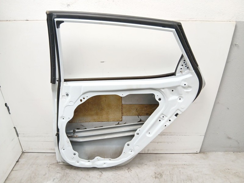Recambio de puerta trasera derecha para kia cee´d (jd) 1.4 crdi 90 referencia OEM IAM 77004A2000  