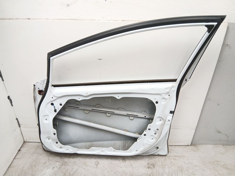 Recambio de puerta delantera derecha para kia cee´d (jd) 1.4 crdi 90 referencia OEM IAM 76004A2000  
