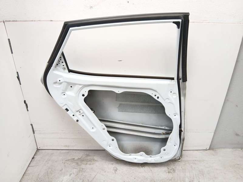Recambio de puerta trasera izquierda para kia cee´d (jd) 1.4 crdi 90 referencia OEM IAM 77003A2000  