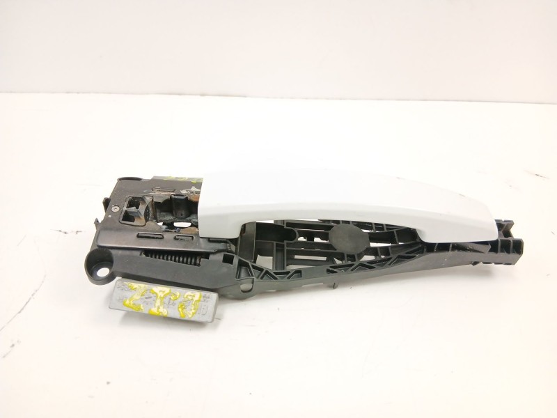 Recambio de manilla delantera izquierda para opel insignia a (g09) 2.0 cdti (68) referencia OEM IAM 14096201  