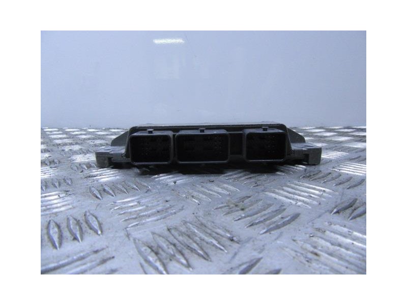 Recambio de centralita : renault clio : 1.1 g (100,61cv) [2010] para renault clio 1.1 g referencia OEM IAM 8201077701  