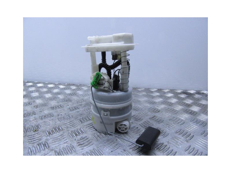 Recambio de bomba gasolina / aforadores : renault clio : 1.1 g (100,61cv) [2010] para renault clio 1.1 g referencia OEM IAM 8200