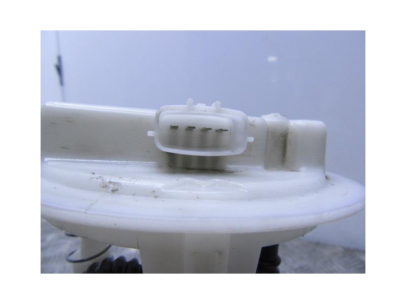 Recambio de bomba gasolina / aforadores : renault clio : 1.1 g (100,61cv) [2010] para renault clio 1.1 g referencia OEM IAM 8200