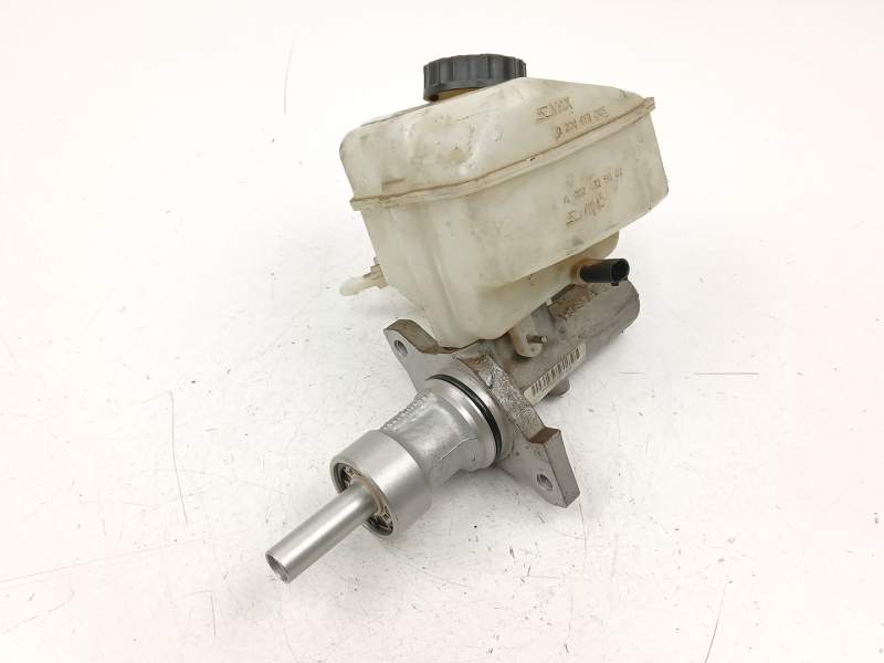 Recambio de bomba de freno para volkswagen crafter 30-35 autobús (2e_) 2.5 tdi referencia OEM IAM A0004317601  