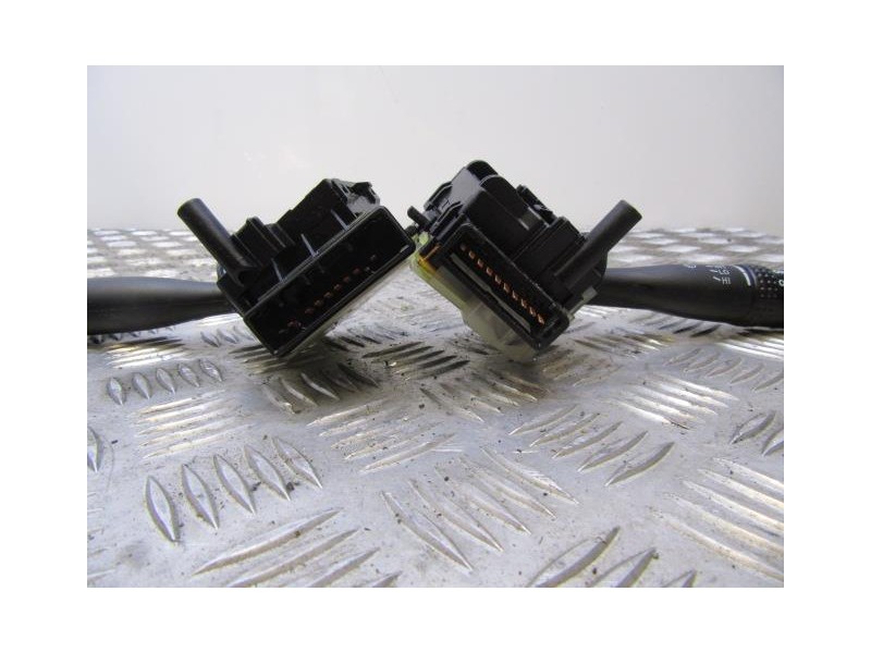 Recambio de mando luces y limpias : hyundai getz : 1.5 crdi (88,37cv) 5p [2008] para hyundai getz 1.5 crdi referencia OEM IAM LO