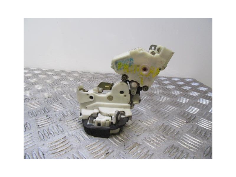 Recambio de cerradura pta. del. dch. : nissan almera : 2.0 td [1998] para nissan almera 2.0 td referencia OEM IAM 8255250J00  