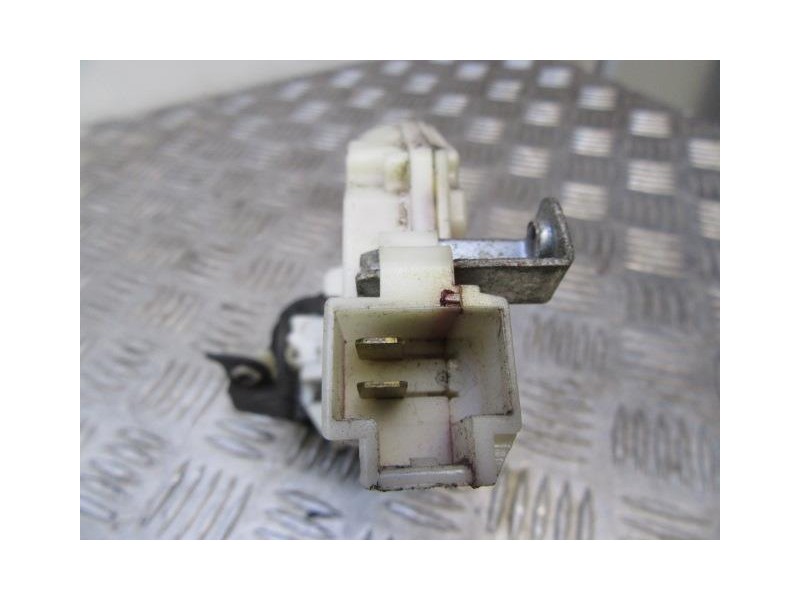 Recambio de cerradura pta. del. dch. : nissan almera : 2.0 td [1998] para nissan almera 2.0 td referencia OEM IAM 8255250J00  