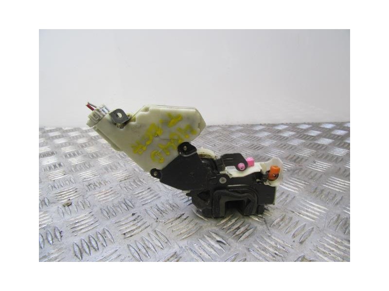 Recambio de cerradura pta. tras. dch. : nissan almera : 2.0 td [1998] para nissan almera 2.0 td referencia OEM IAM 8255261001  