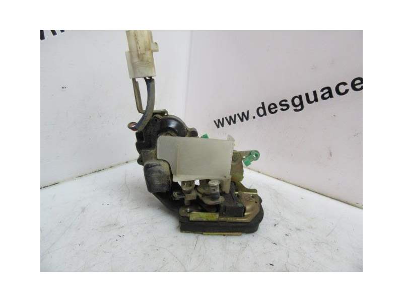Recambio de cerradura puerta trasera izquierda para toyota carina 2.0 g referencia OEM IAM   