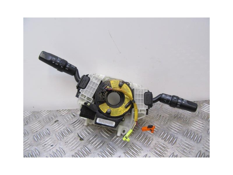 Recambio de mando luces y limpias : mazda 3 : 1.6 td (108,77cv) [2006] para mazda 3 1.6 td referencia OEM IAM 17D682  