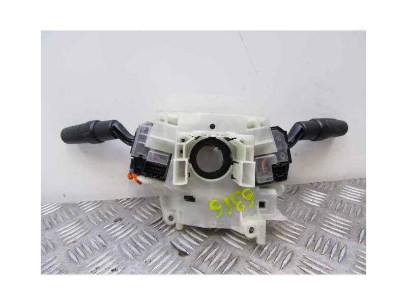 Recambio de mando luces y limpias : mazda 3 : 1.6 td (108,77cv) [2006] para mazda 3 1.6 td referencia OEM IAM 17D682  