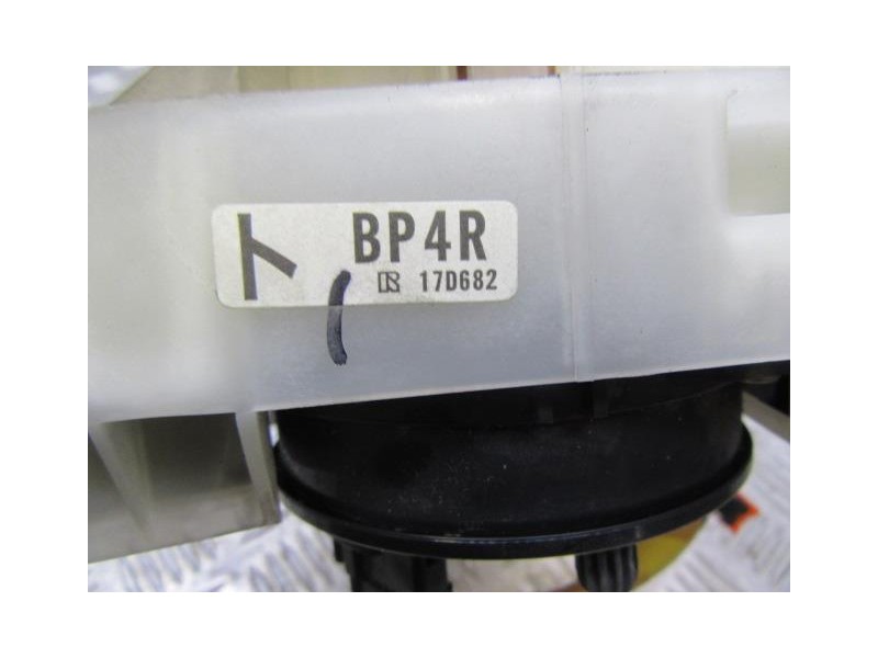 Recambio de mando luces y limpias : mazda 3 : 1.6 td (108,77cv) [2006] para mazda 3 1.6 td referencia OEM IAM 17D682  