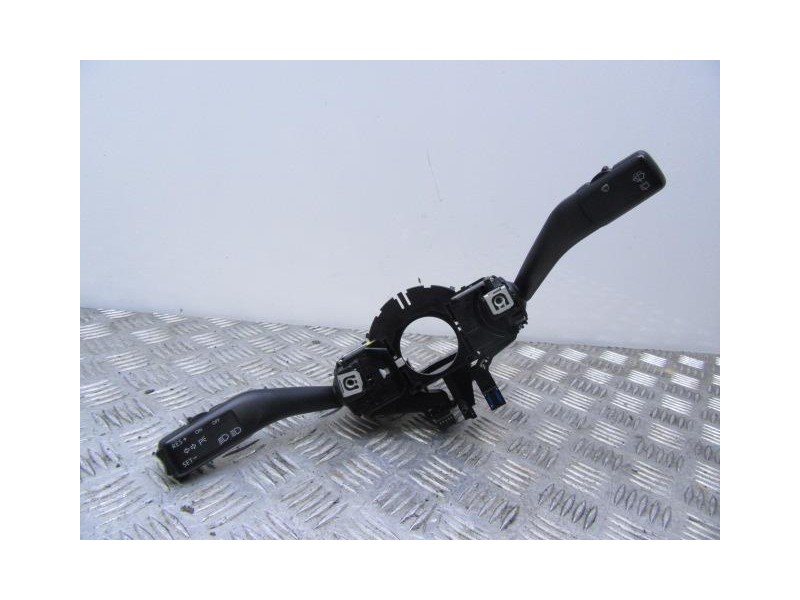 Recambio de mando luces y limpias : volkswagen golf : 2.0 tdi (140,04cv) [2007] para volkswagen golf 2.0 tdi referencia OEM IAM 