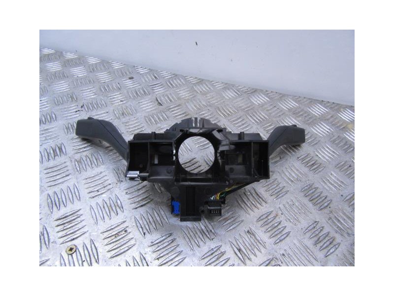 Recambio de mando luces y limpias : volkswagen golf : 2.0 tdi (140,04cv) [2007] para volkswagen golf 2.0 tdi referencia OEM IAM 