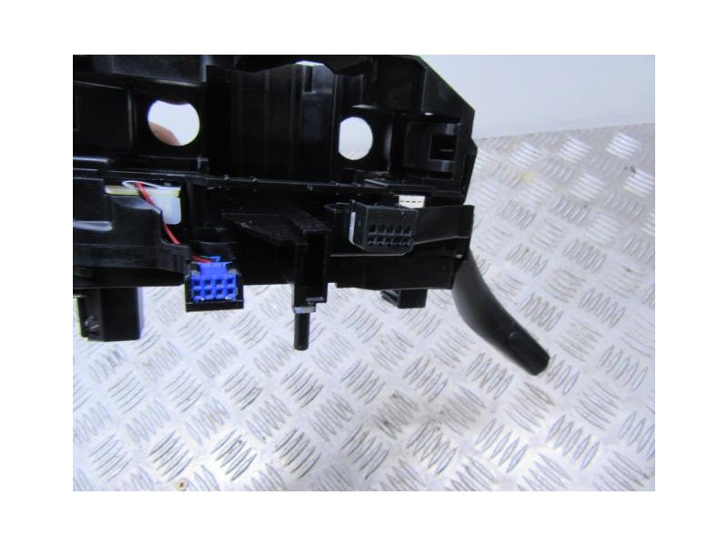 Recambio de mando luces y limpias : volkswagen golf : 2.0 tdi (140,04cv) [2007] para volkswagen golf 2.0 tdi referencia OEM IAM 