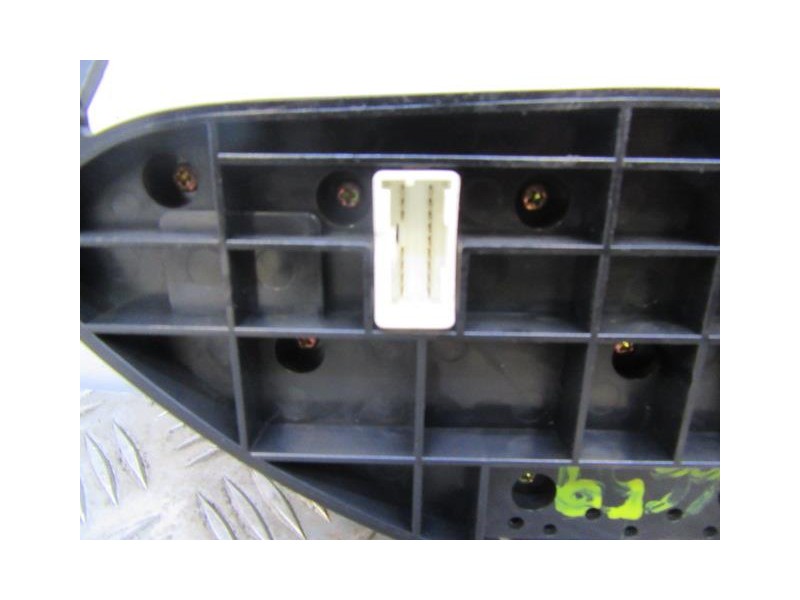 Recambio de mandos calefaccion : nissan primera : 2.2 d (126,44cv) [2002] para nissan primera 2.2 d referencia OEM IAM 20323338H