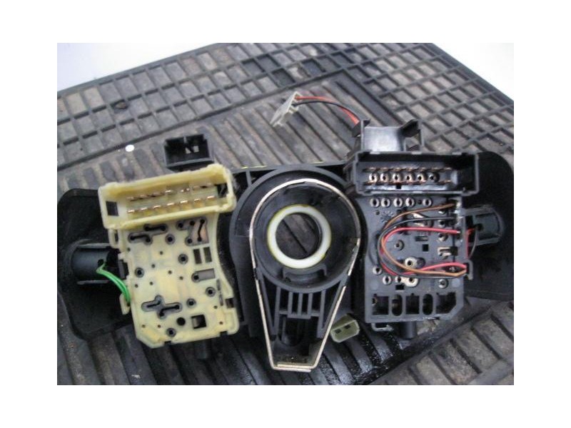 Recambio de mando luces y limpias : renault megane : 1.9 td -f9q (97,92cv) 5p [1997] para renault megane 1.9 td -f9q referencia 