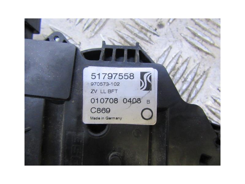 Recambio de cerradura pta. del. dch. : fiat punto : 1.3 jtd (74,78cv) [2008] para fiat punto 1.3 jtd referencia OEM IAM 51797558