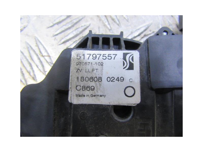 Recambio de cerradura pta. del. izq. : fiat punto : 1.3 jtd (74,78cv) [2008] para fiat punto 1.3 jtd referencia OEM IAM 51797557