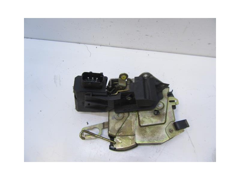 Recambio de cerradura pta. del. dch. : bmw 320 : 1.7 tds (89,73cv) [1997] para bmw  320 1.7 tds referencia OEM IAM   