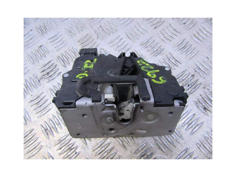 Recambio de cerradura puerta delantera izquierda para fiat punto 1.3 jtd referencia OEM IAM 51797557  