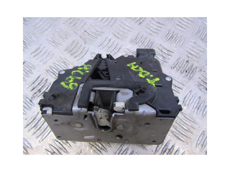 Recambio de cerradura puerta trasera derecha para fiat punto 1.3 jtd referencia OEM IAM 51797570  
