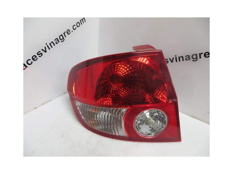 Recambio de piloto trasero izquierdo para hyundai getz 1.4g-4ea referencia OEM IAM 924101C010  
