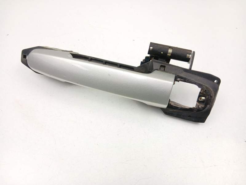 Recambio de manilla delantera izquierda para toyota avensis 2.0 g referencia OEM IAM 6920205020  