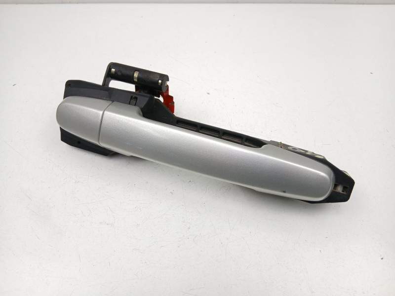 Recambio de manilla delantera derecha para toyota avensis 2.0 g referencia OEM IAM 6920105060  