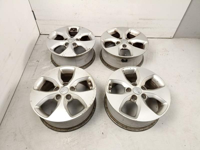 Recambio de juego llantas para kia carens iv 1.7 crdi referencia OEM IAM 52910A4150  