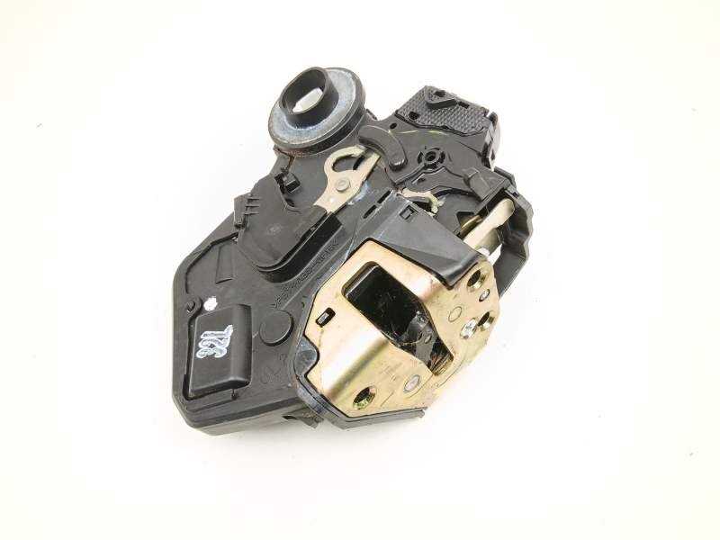 Recambio de cerradura puerta trasera izquierda para toyota avensis 2.0 g referencia OEM IAM 6906002101  
