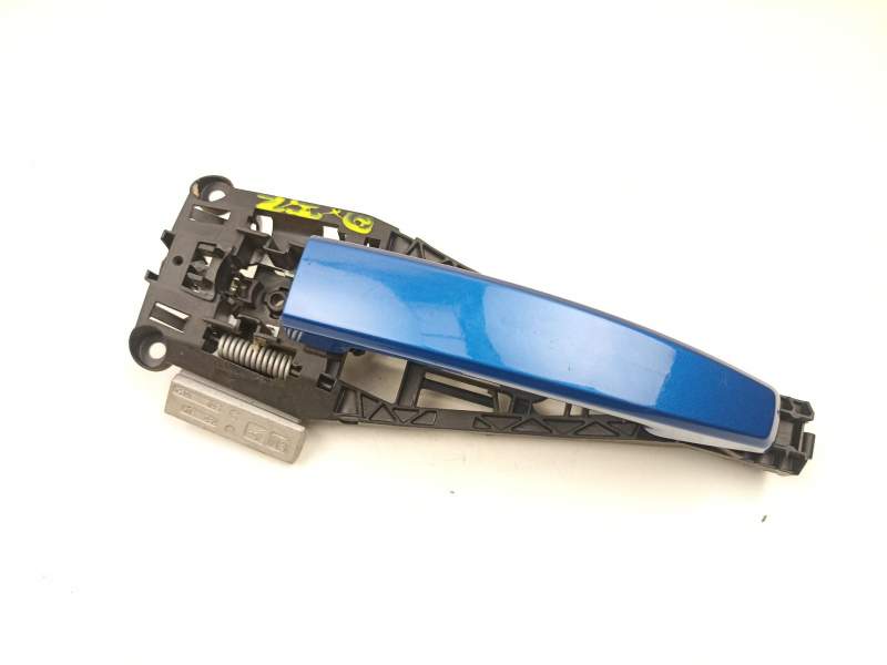 Recambio de manilla delantera izquierda para chevrolet cruze hatchback (j305) 1.6 referencia OEM IAM 13576845  